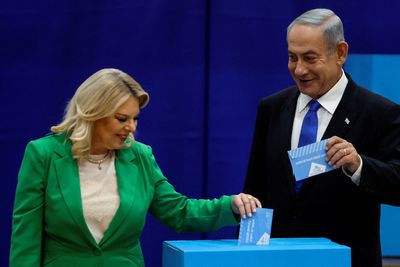 Netanyahu poised for comeback in Israeli election, exit polls show