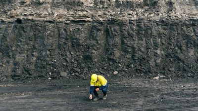 Mark McGowan says WA 'likely' to need imported coal amid rising concerns over electricity grid