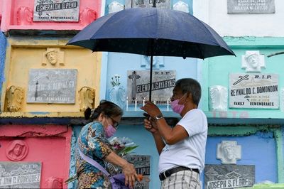 Filipinos flock to cemeteries for All Saints' Day