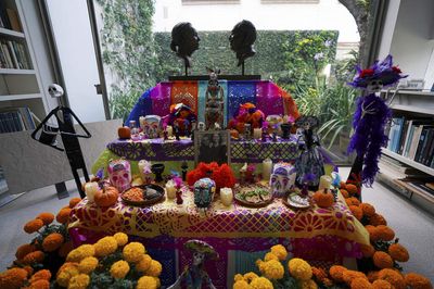 How to make an ofrenda for Día de los Muertos