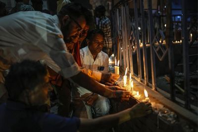 India mourns after Gujarat bridge collapse