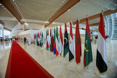 Algeria hosts divided Arab states for summit