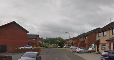 Man attacked with baseball bats in broad daylight as armed group flee Paisley street