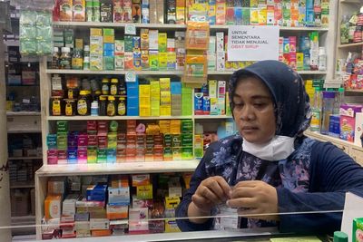 Indonesia revokes drug companies' licenses after 159 deaths