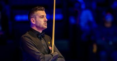Mark Selby dedicates win to father after 'choking up' on anniversary of death