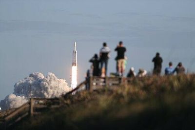 SpaceX Falcon Heavy launches on a secretive U.S. government mission