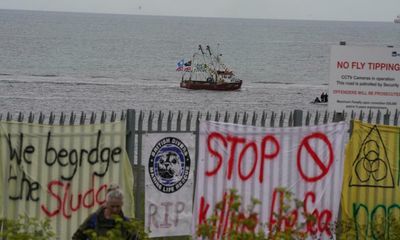 MPs call for urgent inquiry into Teesside dredging and mass crab deaths