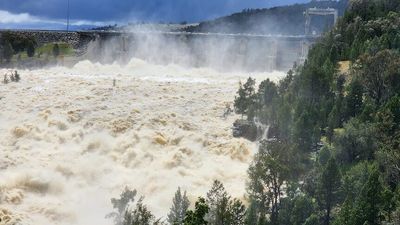 Evacuation orders issued for Gunnedah, Wagga Wagga and Forbes as flood risk builds in NSW