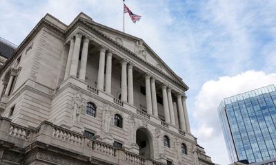 Bank of England begins selling government bonds