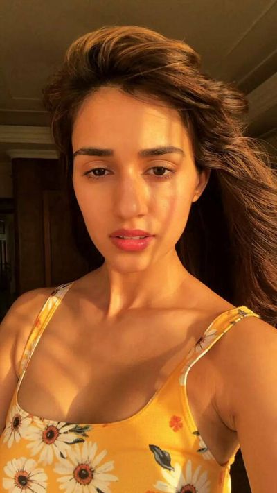 Disha Patani makes jaws drop in gorgeous selfies