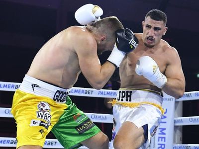 Huni to show Leutele an animal in the ring