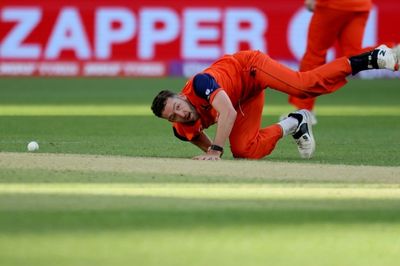Dutch dismiss Zimbabwe for 117 at T20 World Cup