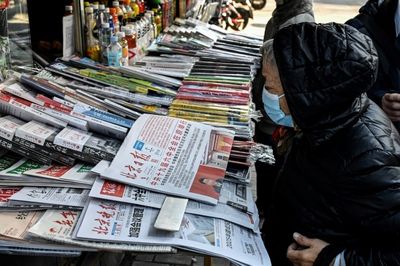 Top Chinese regulator urges investors to avoid foreign news