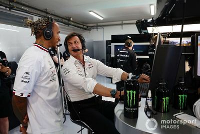 Mercedes will wait for "quiet time" in winter to sort new Hamilton F1 deal