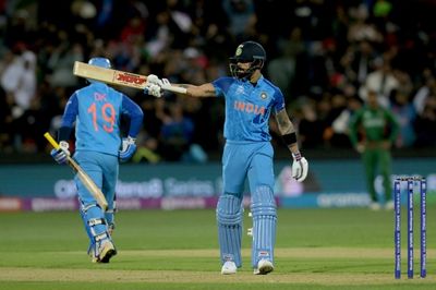 Kohli stars as India beat Bangladesh to stand on brink of T20 semi-finals