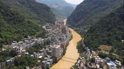 China's Yanjin, 'narrowest city in the world', courts tourists