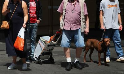 One in four Australians struggling to make ends meet as inflation strains incomes, study shows