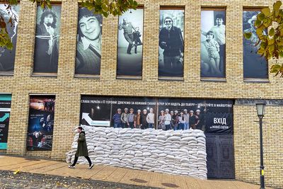 Air-raid sirens and sandbags: Show goes on at Kyiv theatre