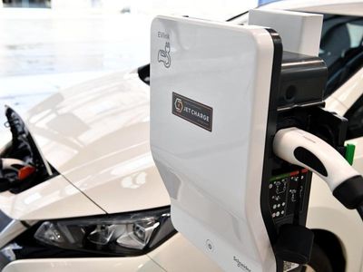 Aussies want cheaper electric cars, bikes