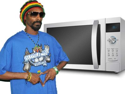 Snoop Dogg Microwaves His Blunts Before Smoking And For Good Reason, Here's Why