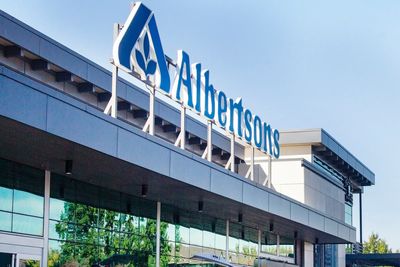State attorneys general sue to block Albertsons' $4B payout