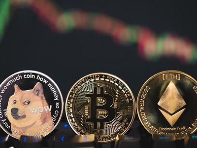 Dogecoin Rally Halts, Bitcoin, Ethereum Down After Fed Rate Hike — But 1 Major Crypto Is Still Charging Ahead