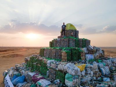 Aussie unveils flyblown pyramid in Egypt