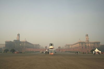 'Hazardous' smog chokes India's capital