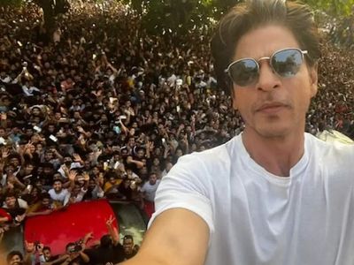 Shah Rukh Khan shares his view of 'the sea of love' as he thanks fans for making his birthday special