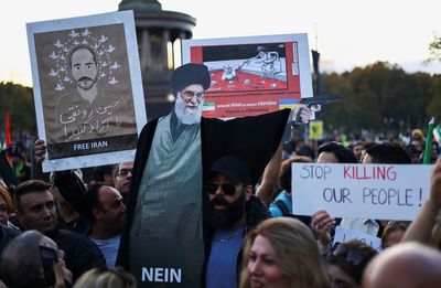 Berlin urges German nationals to leave Iran or risk arrest