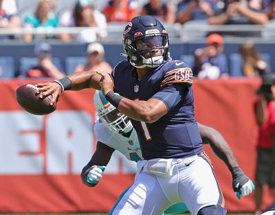 Who wins Week 9 game between Bears and Dolphins?