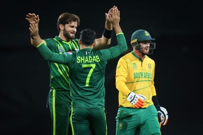 Pakistan keep slim World Cup hopes alive with South Africa win