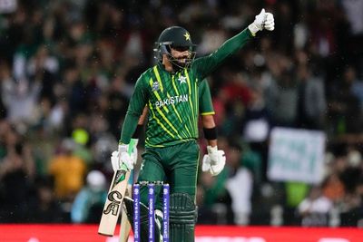 Shadab Khan shines as Pakistan beat South Africa to keep slim semi-final hopes alive