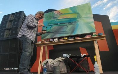 Meet the artist who live paints NASCAR’s champion within minutes of the checkered flag at Phoenix