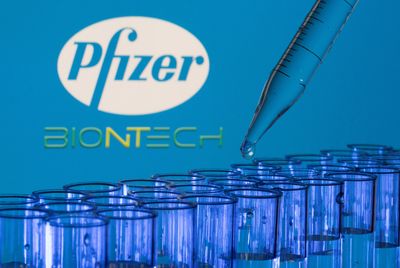 Pfizer, BioNTech start COVID-flu combination vaccine study