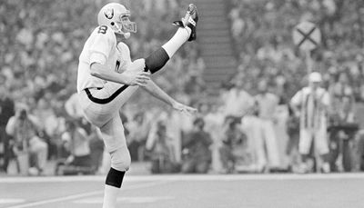 Ray Guy, first punter enshrined in the Pro Football Hall of Fame, dies at 72