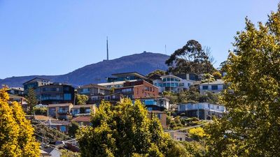 Real estate market transitioning from 'seller to buyer' as Tasmania's property sales drop