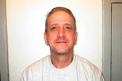 Death row inmate Richard Glossip granted another temporary reprieve after hidden evidence revealed