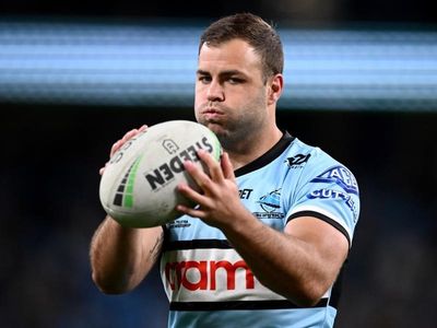 Wade Graham completes new Sharks deal