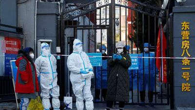 Coronavirus: China extends lockdowns as Covid outbreak worsens