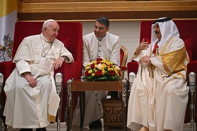 Pope to meet Sunni authority on Bahrain 'dialogue' trip