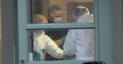 Edinburgh double death flat cop shaken by bloodbath scene 'vomited outside from shock'