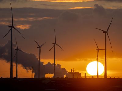 War fallout and aid demands are overshadowing the climate talks in Egypt