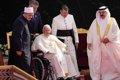 Pope blasts 'childlike' wars at Bahrain interfaith summit
