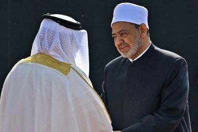 As pope visits, leading Muslim cleric urges intra-Muslim dialogue