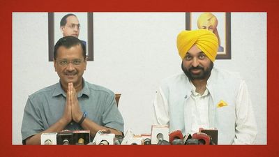 Photojournalists from The Print, New Indian Express barred from Kejriwal-Mann press conference