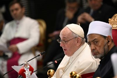 World on 'precipice', says Pope as he meets grand imam in Bahrain