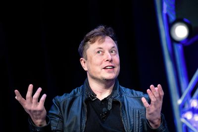 Musk's Twitter faces lawsuit, ad exodus