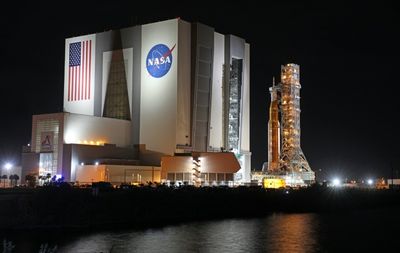 NASA rolls Moon rocket out to Kennedy Space Center launch pad