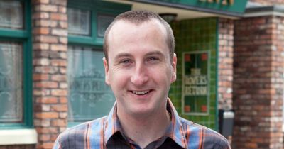 ITV Coronation Street Andy Whyment wows fans with throwback snaps as they double take thinking it's BBC sitcom star